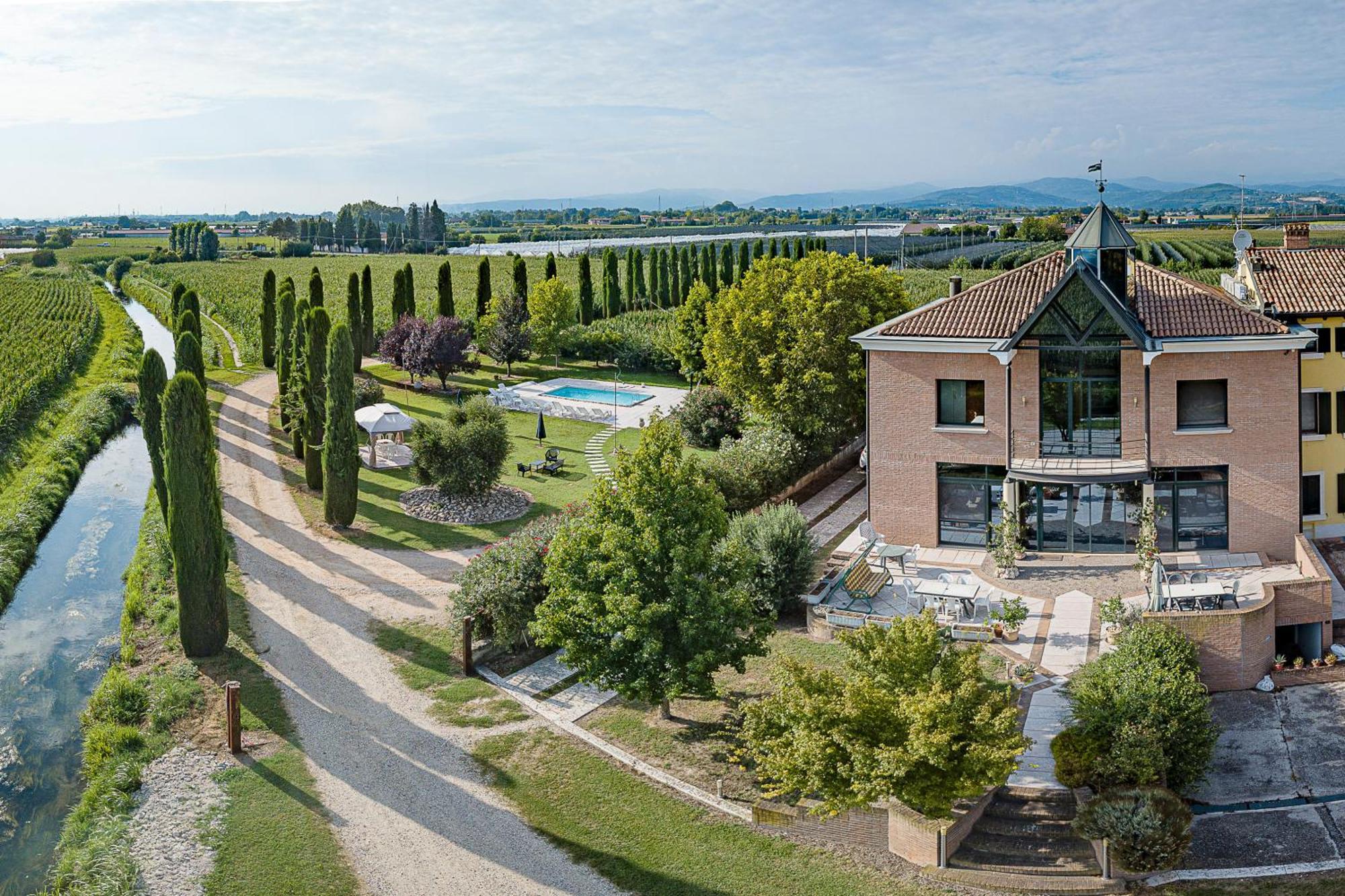 Bb Mambrotta Guest House San Martino Buon Albergo Luaran gambar