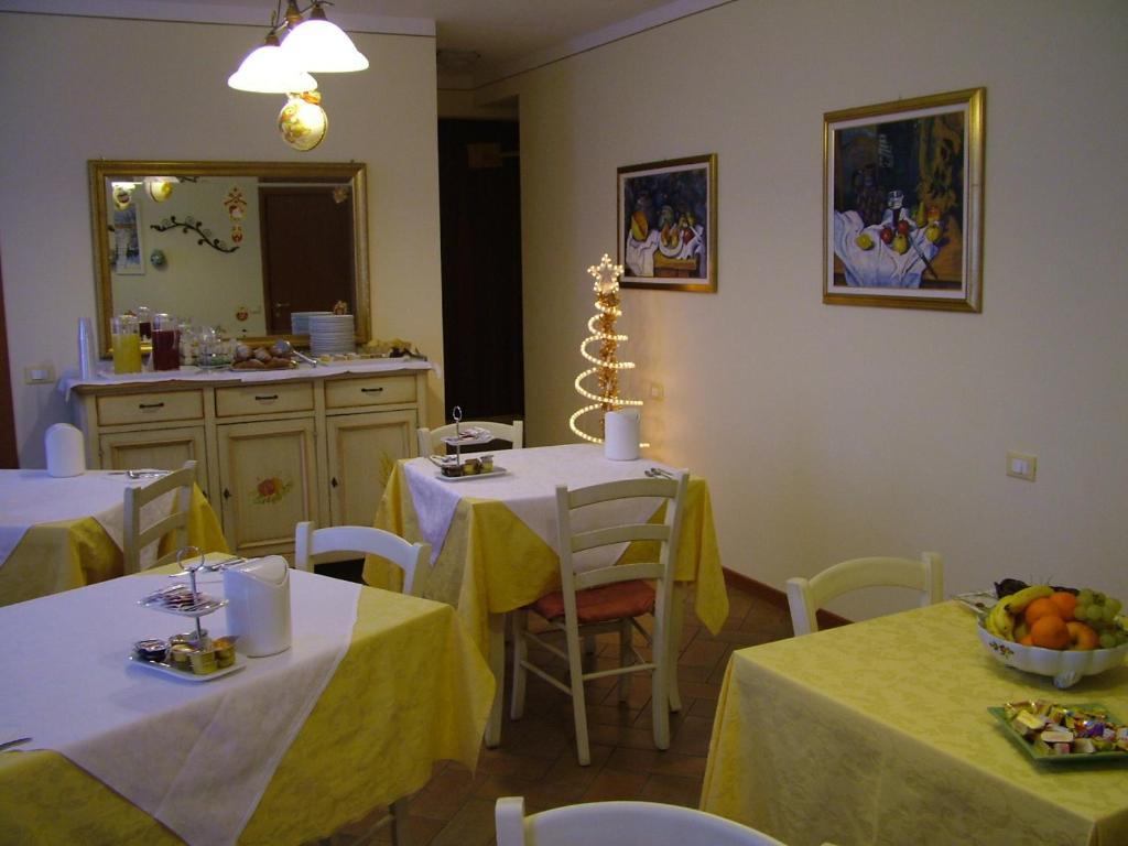 Bb Mambrotta Guest House San Martino Buon Albergo Luaran gambar