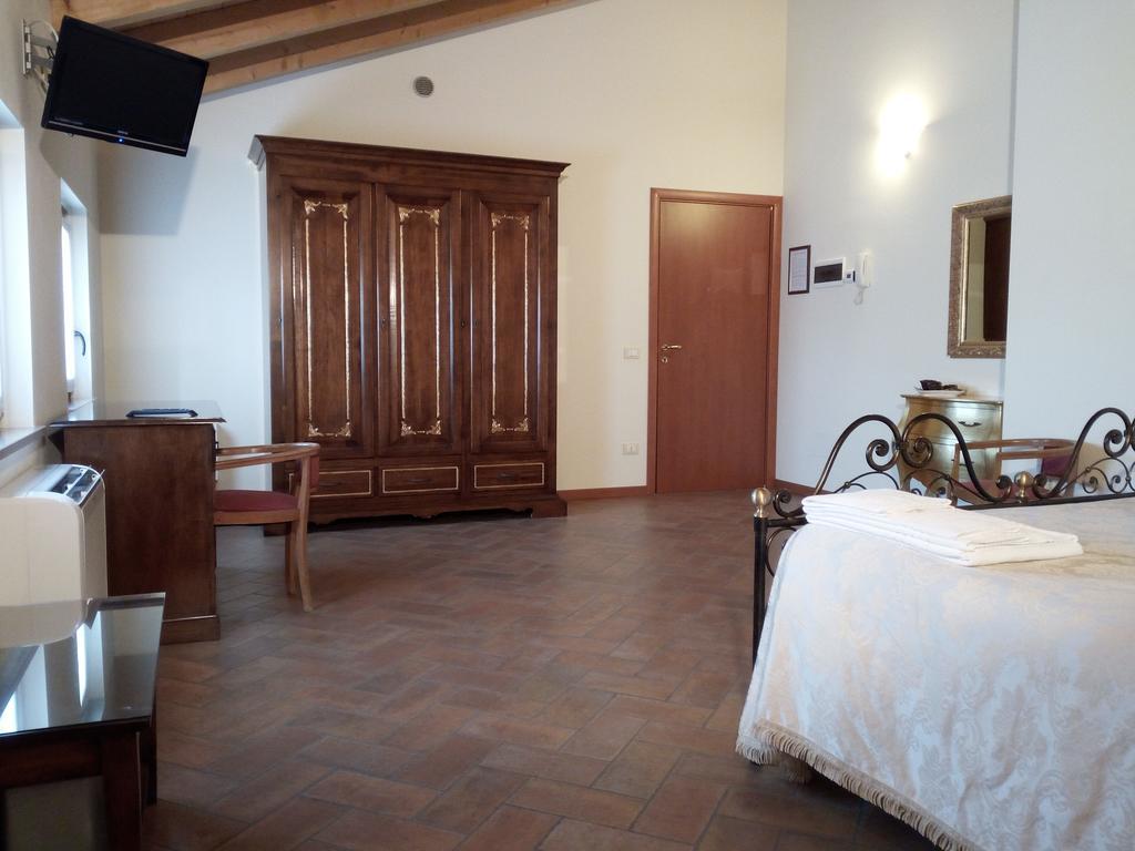 Bb Mambrotta Guest House San Martino Buon Albergo Luaran gambar