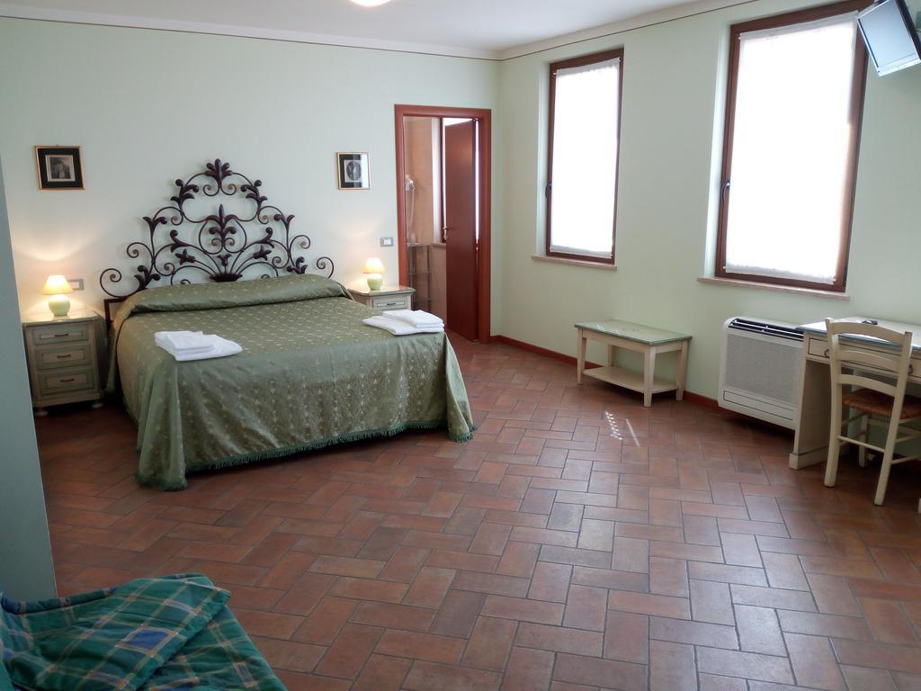 Bb Mambrotta Guest House San Martino Buon Albergo Luaran gambar